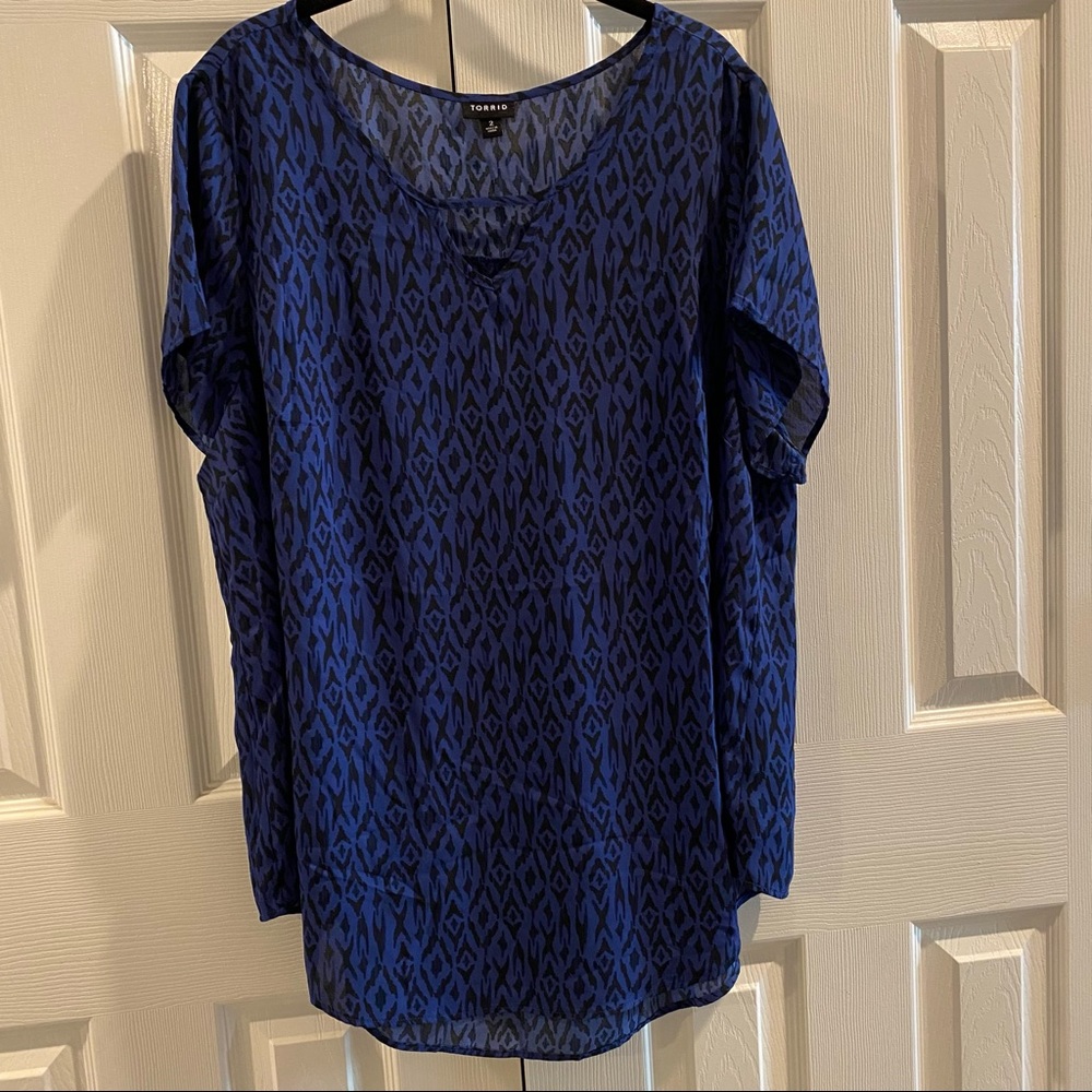 Torrid 2X Ikat Keyhole Blouse